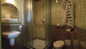 Фото номера Стандартный трехместный номер Отель Hotel Calisia г. Калиш 8