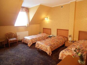 Фото номера Стандартный трехместный номер Отель Hotel Calisia г. Калиш 4