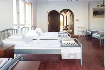 Фото номера Кровать в общем 8-местном номере для мужчин и женщин Хостелы Magic Garden Hostel г. Калиш 12