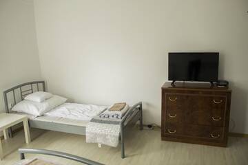 Фото номера Стандартный трехместный номер Хостелы Magic Garden Hostel г. Калиш 4